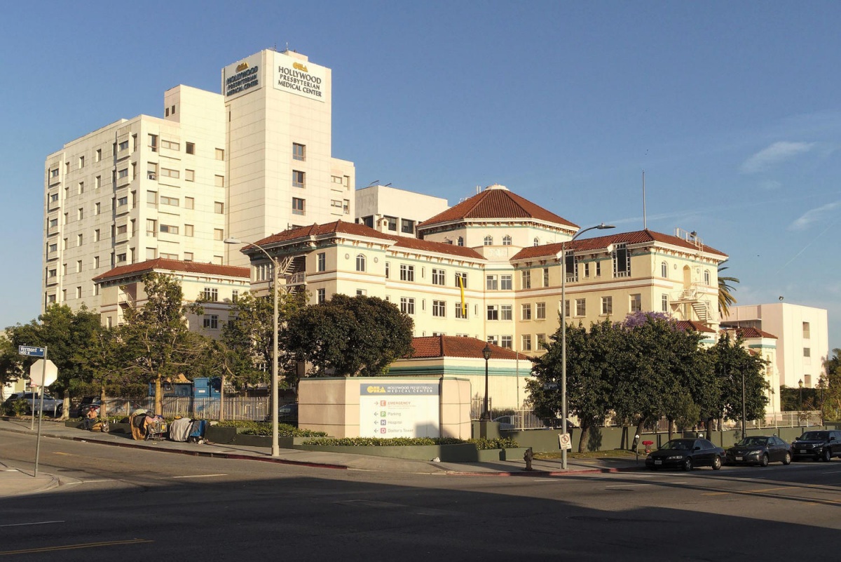 Hollywood Presbyterian Medical Center je moral začasno preiti na papirne kartoteke in evidence, ker je njihov informacijski sistem okužil izsiljevalski virus. Na koncu so plačali 17.000 dolarjev odkupnine.